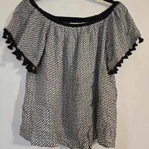 Pants Store Black and White Top